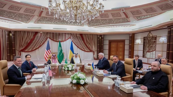 Stundenlang wurde in Dschidda verhandelt - nun gibt es Ergebnisse. - © Saul Loeb/AFP Pool/AP/dpa