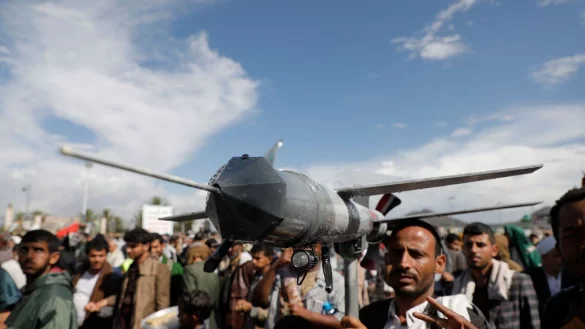 Seit Beginn des Gaza-Kriegs im Oktober 2023 greift die jemenitische Huthi-Miliz Israel regelm&auml;&szlig;ig mit Raketen und Drohnen an &ndash; als Ausdruck ihrer Solidarit&auml;t mit der islamistischen Hamas. (Archivbild) - &copy; Osamah Abdulrahman/AP/dpa