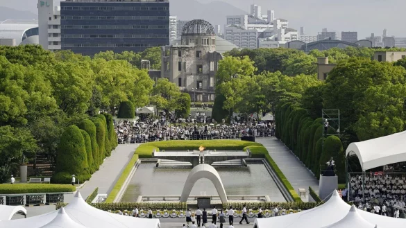 In der japanischen Stadt Hiroshima wurde der Opfer des Atombombenabwurfs vor 80 Jahren gedacht. - &copy; Uncredited/Kyodo News/AP/dpa