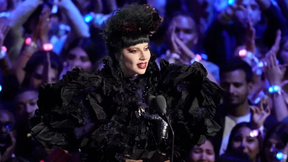 Für Lady Gaga war es ein aufregender Abend: Sie bekam mehrere Preise - und trat danach noch bei einem Konzert auf. - © Charles Sykes/Invision/AP/dpa