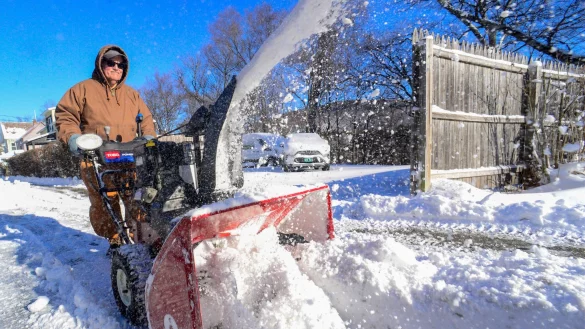 Für Millionen Menschen in den südlichen Bundesstaaten der USA gelten Unwetterwarnungen. (Foto aktuell) - © Kristopher Radder Brattleboro Re/The Brattleboro Reformer/AP/dpa