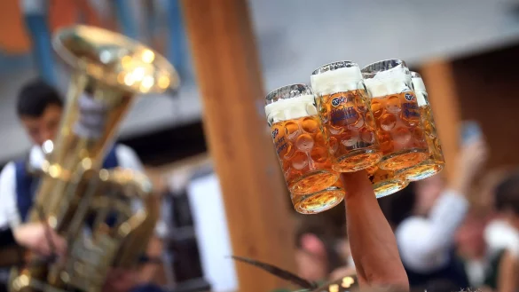 Auf dem Oktoberfest ändern sich gleich mehrere Dinge. (Archivbild) - © Karl-Josef Hildenbrand/dpa