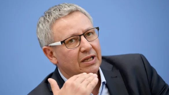 Laut der Gewerkschaft der Polizei werden die Sicherheitskonzepte von Karnevalsumz&uuml;gen regelm&auml;&szlig;ig &uuml;berpr&uuml;ft. (Archivfoto) - &copy; Britta Pedersen/dpa