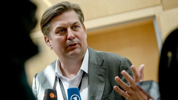 Der Bundestag hat Durchsuchungen beim AfD-Abgeordneten Krah genehmigt (Archivbild). - &copy; Britta Pedersen/dpa