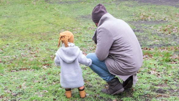 Auch in NRW sank die Zahl der Bezieherinnen und Bezieher von Elterngeld (Symbolbild). - © Marco Rauch/dpa