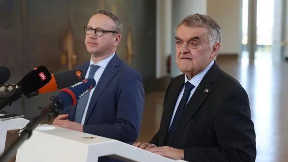 Mit dem Betrug seien &uuml;ber einen l&auml;ngeren Zeitraum Millionengewinne erwirtschaftet worden, sagte NRW-Innenminister Herbert Reul (CDU). - &copy; David Young/dpa