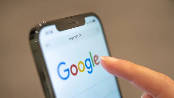 Hunderte Suchergebnisse zu den privaten Aufnahmen hat Google bereits gelöscht. (Symbolbild) - © Mohssen Assanimoghaddam/dpa