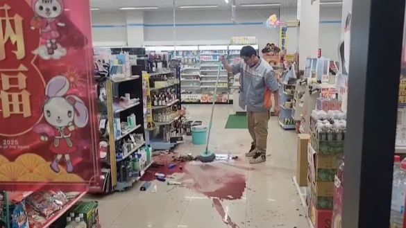 Das Erdbeben geschah mitten in der Nacht und richtete kleinere Schäden an. (Foto aktuell) - © Uncredited/TVBS/AP/dpa