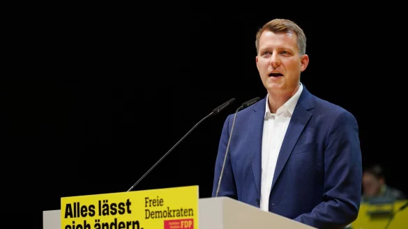 FDP-Landesparteichef Höne will über seinen nordrhein-westfälischen Verband hinaus Verantwortung bei den Liberalen übernehmen. (Archivbild) - © Friso Gentsch/dpa