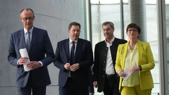 Haben sich in vielen Punkten geeinigt: CDU, CSU und SPD. - © Michael Kappeler/dpa