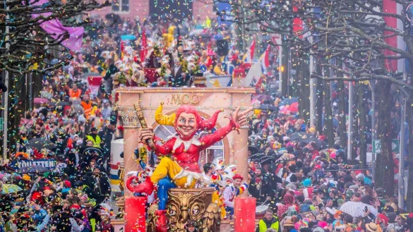 Für Karnevalsumzüge gibt es in vielen Städten ein umfangreiches Sicherheitskonzept. (Archivbild) - © Andreas Arnold/dpa/dpa-tmn