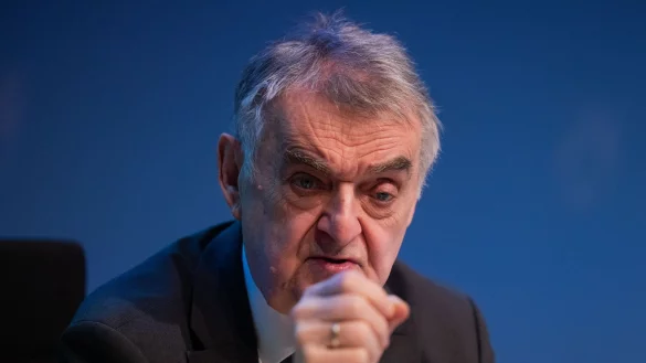 Strafverfolgungsbehörden brauchen aus Sicht des NRW-Innenministers Herbert Reul mehr Befugnisse. (Archivbild) - © Rolf Vennenbernd/dpa