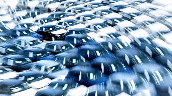 Globale Autoindustrie mit Gewinneinbruch im ersten Halbjahr (Symbolbild) - &copy; Sina Schuldt/dpa