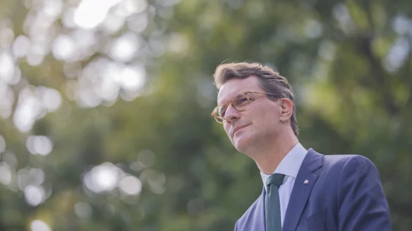 Hendrik W&uuml;st ist gro&szlig; und schlank - f&uuml;r Helmut Kohl einst zu schlank. (Archivfoto) - &copy; Rolf Vennenbernd/dpa