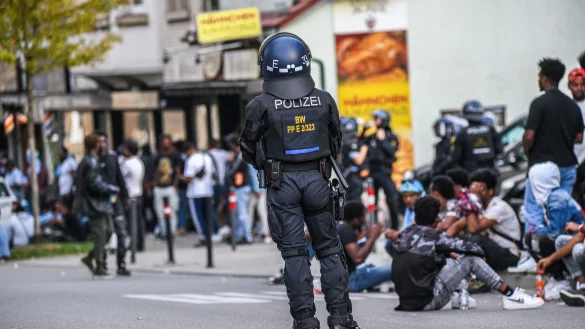 Die gewaltsamen Proteste richteten sich gegen Veranstaltungen in Zusammenhang mit Eritrea. (Archivbild) - © Jason Tschepljakow/dpa
