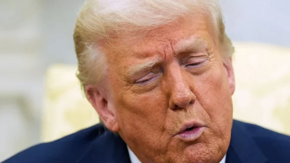 Trump hat sich erneut über seinen Amtsvorgänger Joe Biden ausgelassen. - © Alex Brandon/AP/dpa