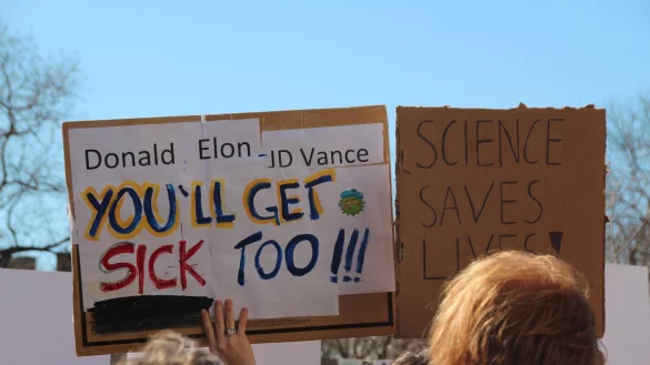 Demo von Wissenschaftlern gegen Kürzungen. - © Christina Horsten/dpa