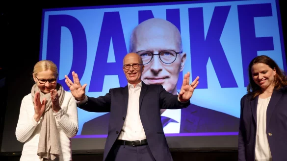 Peter Tschentscher kann nach dem Sieg seiner SPD bei der Bürgerschaftswahl auch die nächsten fünf Jahre Hamburgs Erster Bürgermeister bleiben. - © Christian Charisius/dpa