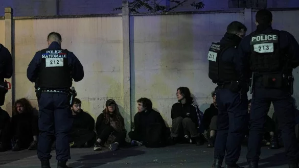 Dutzende Menschen wurden in Paris festgenommen. - &copy; Thibault Camus/AP/dpa