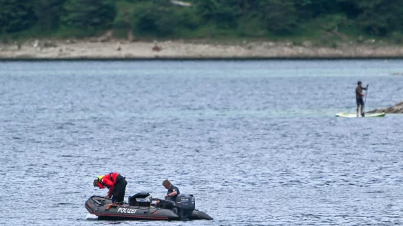 Die Einsatzkräfte hatten mit hohem Aufwand eine Woche lang fieberhaft nach den Verunglückten gesucht. (Archivbild) - © Peter Kneffel/dpa