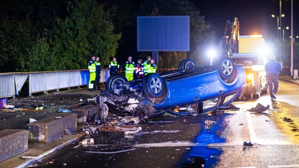 Der Autofahrer blieb offenbar unverletzt - gravierende Folgen hat der Unfall trotzdem. - &copy; Moritz Frankenberg/dpa