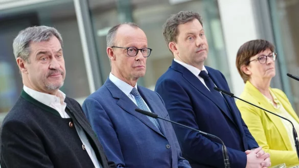 Nach dem Sondierungs-Ergebnis sollen jetzt Koalitionsverhandlungen starten. (Archivbild) - © Kay Nietfeld/dpa