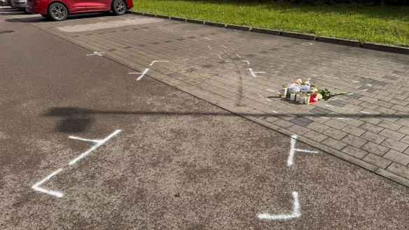 Auf diesem Parkplatz ereignete sich der t&ouml;dliche Fall. - &copy; Marijan Murat/dpa