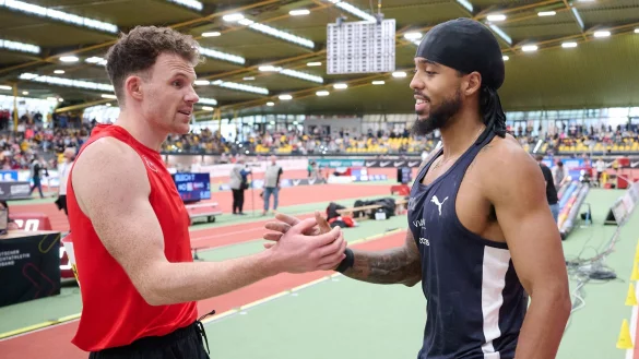 Torben Blech (l) und Bo Kanda Lita Baehre wurden mit derselben Höhe deutsche Hallenmeister. - © Bernd Thissen/dpa