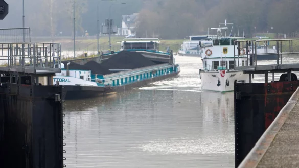 Staatssekret&auml;r Becht: Bei der Reparatur der Schleuse wurde schnell und professionell gearbeitet. - &copy; Thomas Frey/dpa
