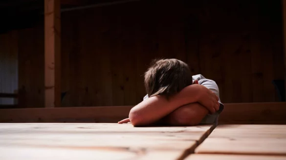 Sexualisierte Gewalt an Kindern kann f&uuml;r die Betroffenen ein Leben lang folgen haben (Foto: Archiv). - &copy; Annette Riedl/dpa