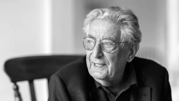 Die SPD in NRW w&uuml;rdigt den verstorbenen Politiker Gerhart Baum als bedeutenden Liberalen. (Archivbild) - &copy; Rolf Vennenbernd/Deutsche Presse-Agentur GmbH/dpa