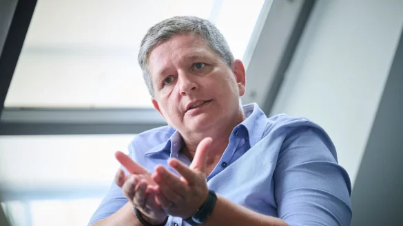 BSI-Präsidentin Claudia Plattner sagt, ihrer Behörde gehe es in puncto KI darum, Innovationen zu begleiten und nicht zu blockieren. (Archivbild) - © Annette Riedl/dpa