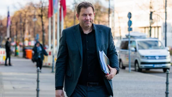 CDU, CSU und SPD berieten weiter über den geplanten Koalitionsvertrag. - © Carsten Koall/dpa