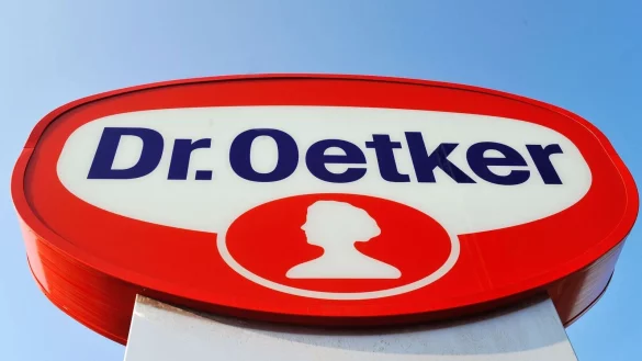 Dr. Oetker hat 2024 die Unsicherheit der Verbraucher gespürt - dennoch aber beim Umsatz zugelegt. (Archivbild) - © Bernd Thissen/dpa