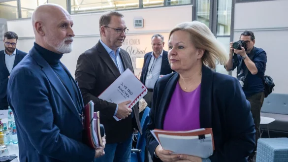 Tagelang haben Gewerkschaften und Arbeitgeber verhandelt - und sich nicht geeinigt. - &copy; Christophe Gateau/dpa