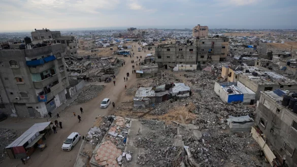 In den S&uuml;den des Gazastreifens vertriebene Pal&auml;stinenser sollen in wenigen Tagen in den zerst&ouml;rten Norden zur&uuml;ckkehren k&ouml;nnen. (Symbolbild) - &copy; Abdel Kareem Hana/AP/dpa
