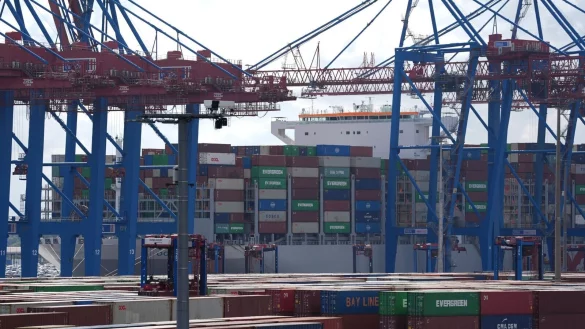 Deutsche Exporteure haben auf den Weltm&auml;rkten zu k&auml;mpfen - nun kommt der Zollstreit mit den USA dazu - &copy; Marcus Brandt/dpa