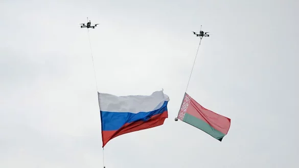 Die russische Armee kooperiert eng mit den Streitkr&auml;ften von Belarus. - &copy; Pavel Bednyakov/AP/dpa