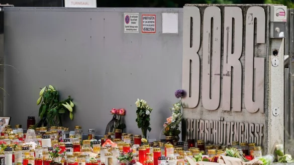 Österreich will als Konsequenz aus dem Amoklauf das Waffenrecht verschärfen. - © Darko Bandic/AP/dpa