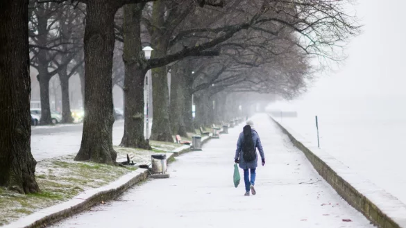 Weiß wird es in einigen Teilen Deutschlands. - © Julian Stratenschulte/dpa