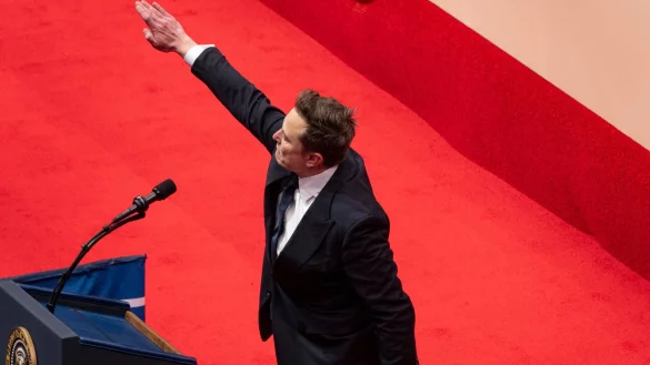 Mit dieser Geste hat Musk am Tag von Trumps Amtseinführung für Empörung gesorgt. (Archivbild) - © K.C. Alfred/San Diego U-T/ZUMA Press Wire/dpa