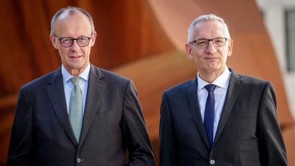 Kanzler Friedrich Merz (CDU) nimmt an der Amtseinf&uuml;hrung des neuen BND-Pr&auml;sidenten Martin J&auml;ger teil. - &copy; Kay Nietfeld/dpa