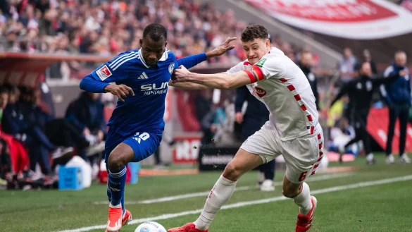 Martel musste gegen Schalke verletzt vom Feld. - © Marius Becker/dpa