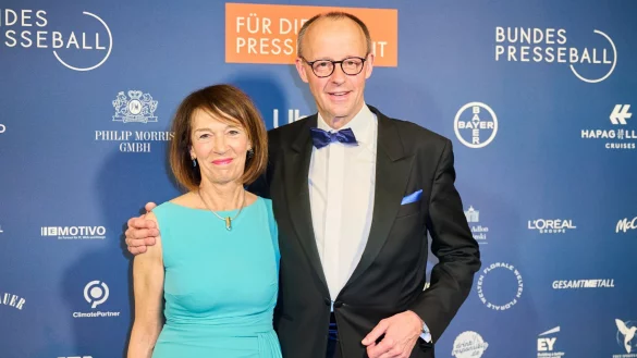 Friedrich und Charlotte Merz werden in Bayreuth zum Festspiel-Auftakt erwartet. (Archivbild) - © Annette Riedl/dpa