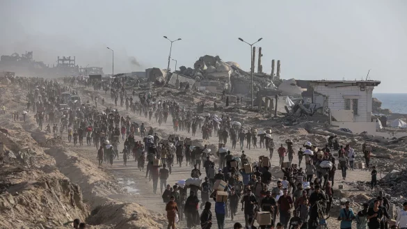 Nach palästinensischen Angaben sollen in der Nähe eines Verteilzentrums für humanitäre Hilfe wieder Menschen getötet worden sein. (Archivbild) - © Omar Ashtawy/APA Images via ZUMA Press Wire/dpa