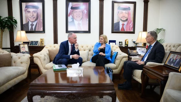 Bundesinnenministerin Faeser ist zusammen mit ihrem österreichischen Amtskollegen Karner zu Gesprächen im Nahen Osten. In Jordanien wurden sie von Innenminister Masen al-Faraja empfangen. - © Bernd von Jutrczenka/dpa