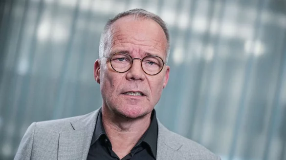 «Wir waren ja immer schon auch dagegen», sagte SPD-Generalsekretär Matthias Miersch zur Debatte über eine Taurus-Lieferung an die Ukraine. - © Michael Kappeler/dpa