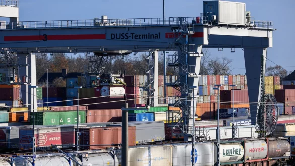 Die Bundesregierung plant gro&szlig;e Investitionen in die Verkehrsinfrastruktur. (Symbolbild) - &copy; Hendrik Schmidt/dpa