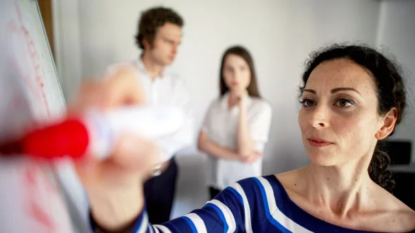 Haben Sie j&uuml;ngst mit einer starken Idee Ihrem Unternehmen weitergeholfen? Solche Erfolge sollten Sie in einer Gehaltsverhandlung vorbringen. - &copy; Klaus-Dietmar Gabbert/dpa-tmn