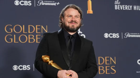 Brady Corbet erhielt für «Der Brutalist» einen Golden Globe für die beste Regie. (Archivbild) - © Chris Pizzello/Invision/dpa